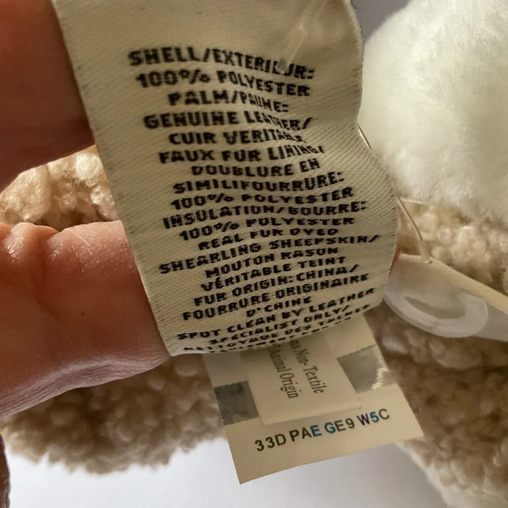 UGG WOMENS ALL WEATHER GLOVES WHITE SIZE L/XL SHEARLING FUR TRIMMED NWOT